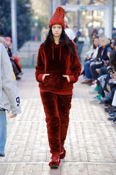 Look 3